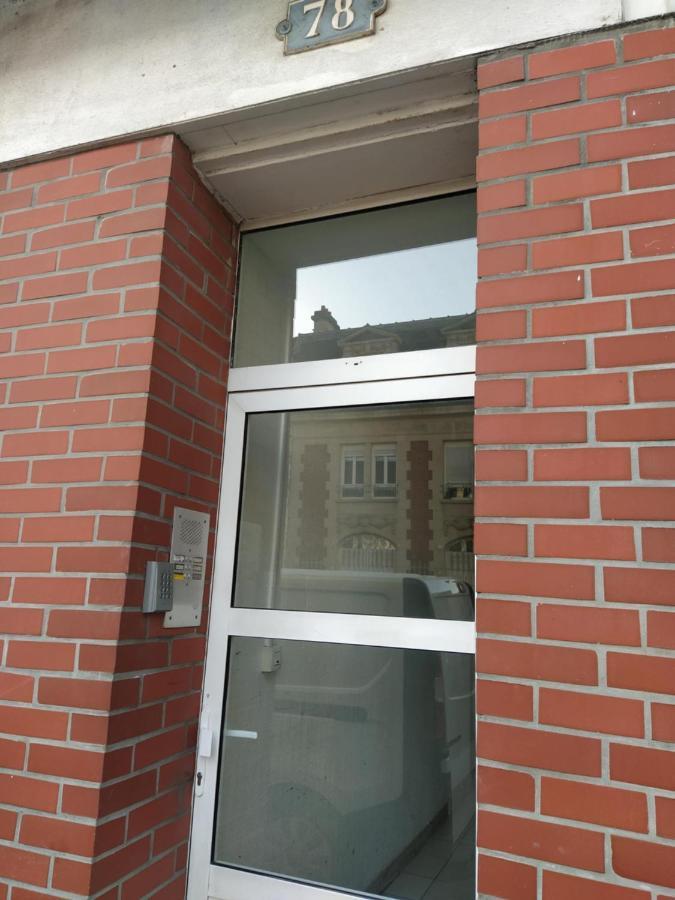 Wallis Yourhosthelper Reims Exteriör bild